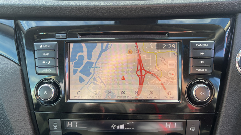 Nissan Qashqai 1.3 DiG-T N-Connecta 5dr [Glass Roof Pack] Petrol Hatchback